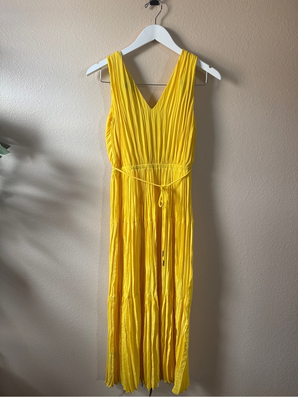 Simply Vera Vera Wang Bright Yellow Pleated V-Neck Maxi Drews